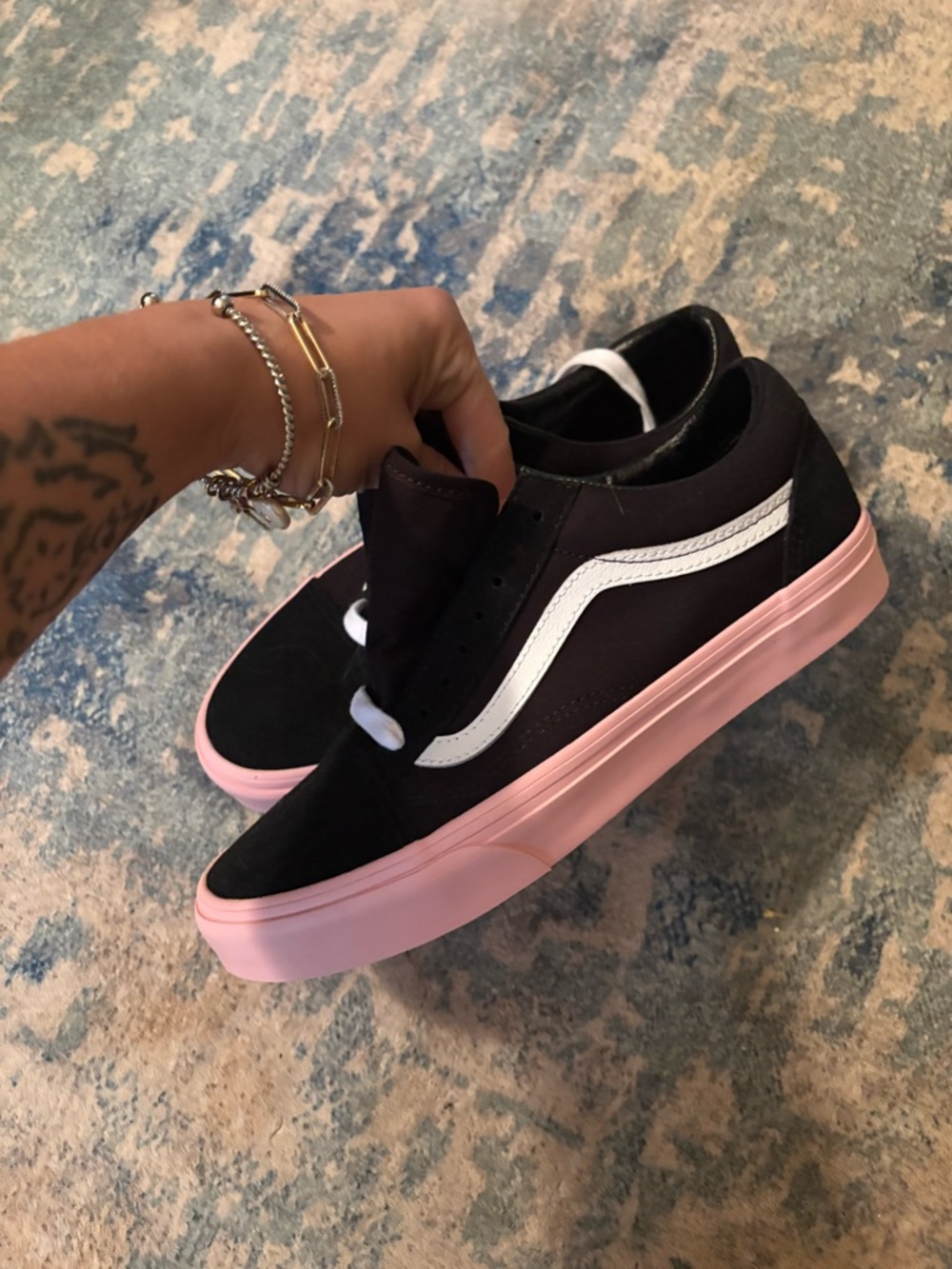 Vans Women's Black Low-Top Sneakers with Pink Sole and White Stripe - Picture 4 of 6